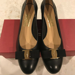 Salvatore Ferragamo Vara Shoes 11B (Medium)
